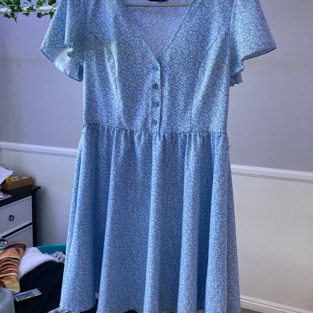Dress - Picture 3 of 4